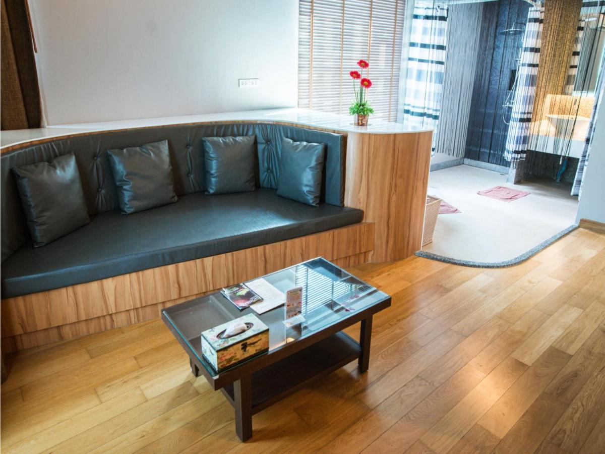 Mantra Varee Hotel Хон Каен Экстерьер фото
