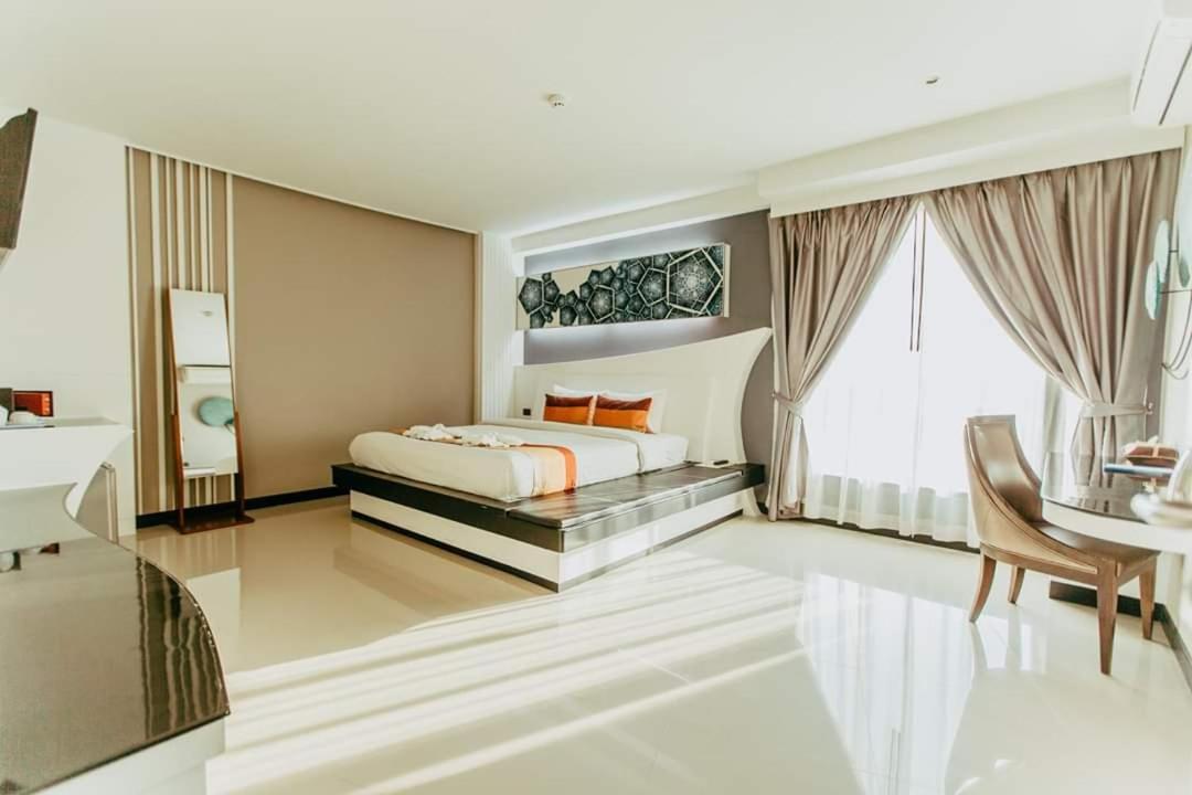 Mantra Varee Hotel Хон Каен Экстерьер фото