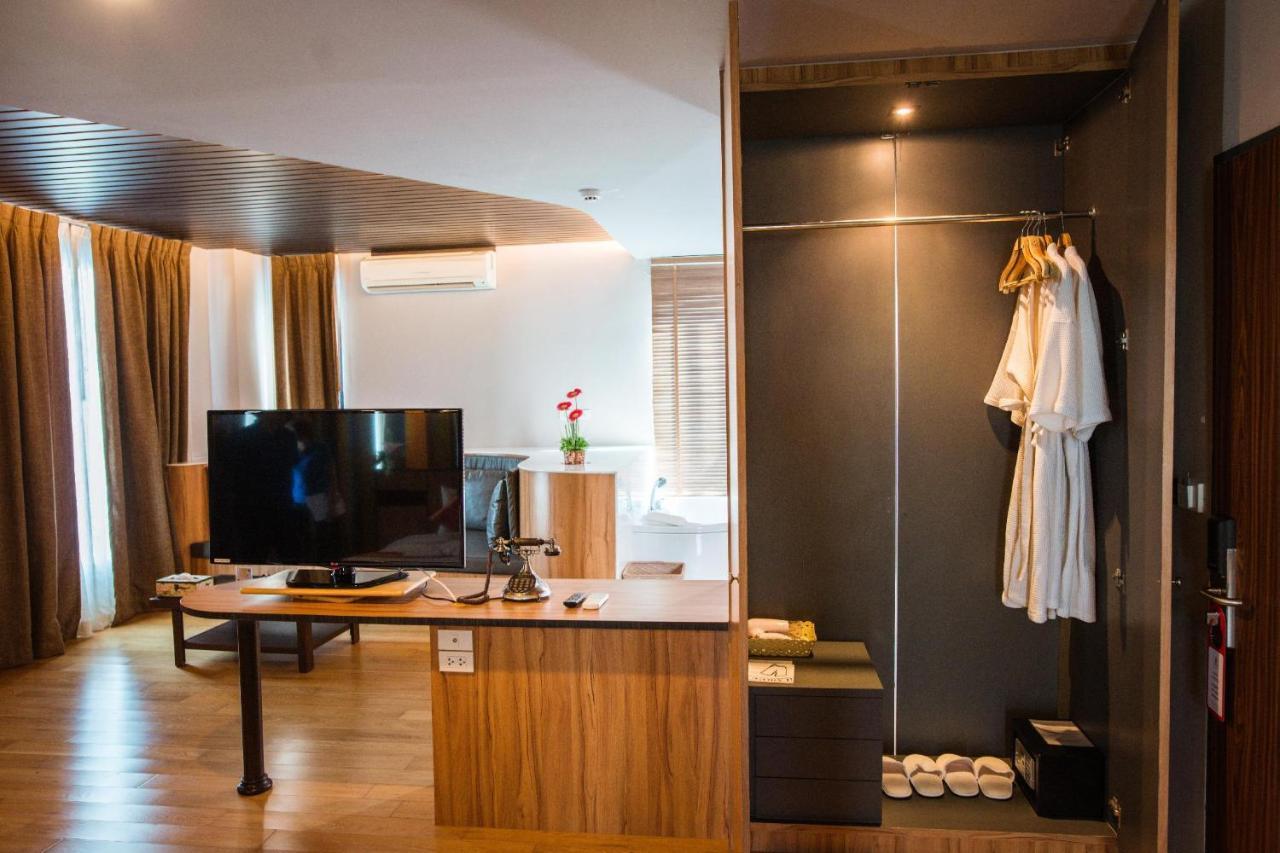 Mantra Varee Hotel Хон Каен Экстерьер фото