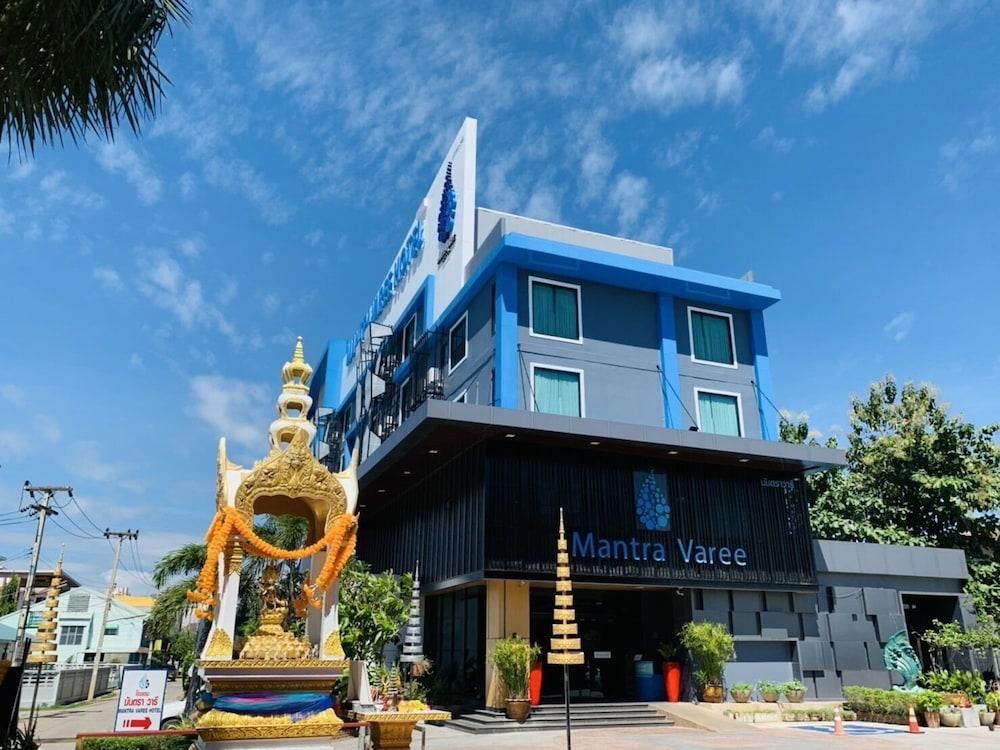 Mantra Varee Hotel Хон Каен Экстерьер фото