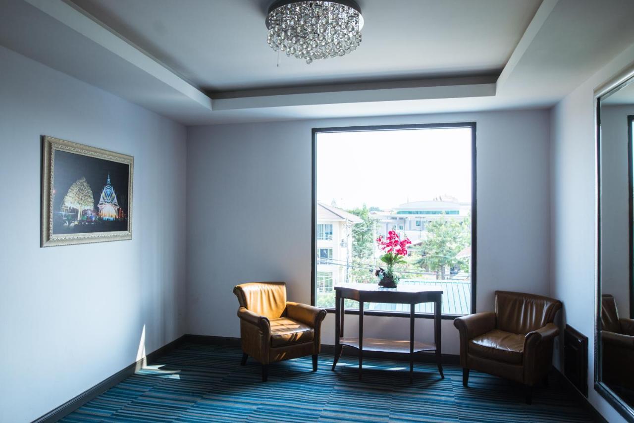 Mantra Varee Hotel Хон Каен Экстерьер фото