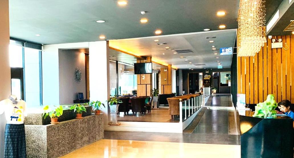 Mantra Varee Hotel Хон Каен Экстерьер фото