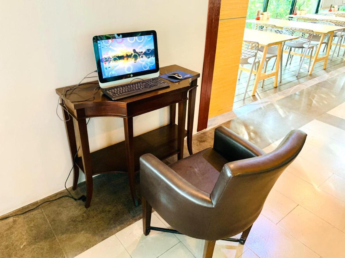 Mantra Varee Hotel Хон Каен Экстерьер фото