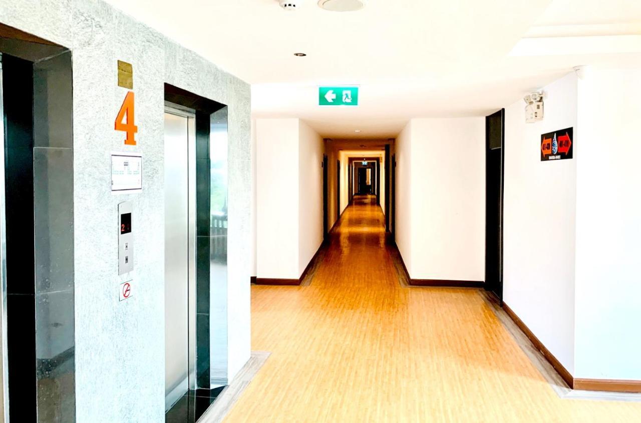 Mantra Varee Hotel Хон Каен Экстерьер фото