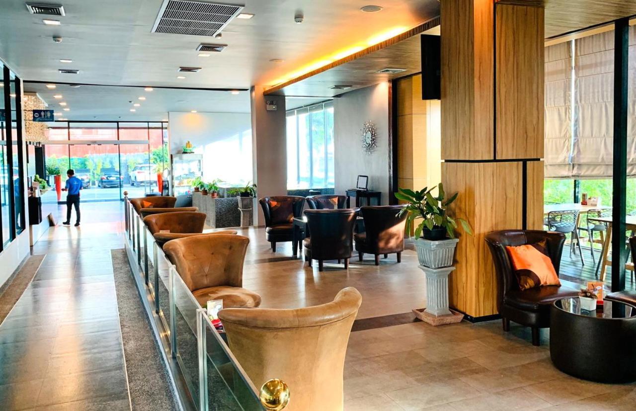 Mantra Varee Hotel Хон Каен Экстерьер фото
